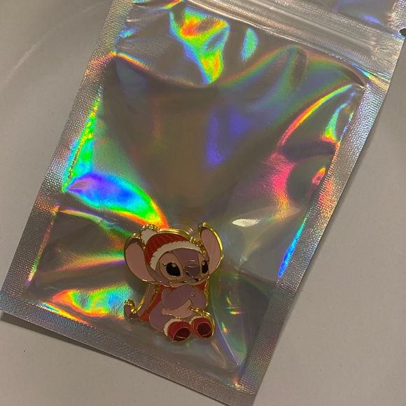 Disney X Loungefly Angel mystery pin - Picture 3 of 4